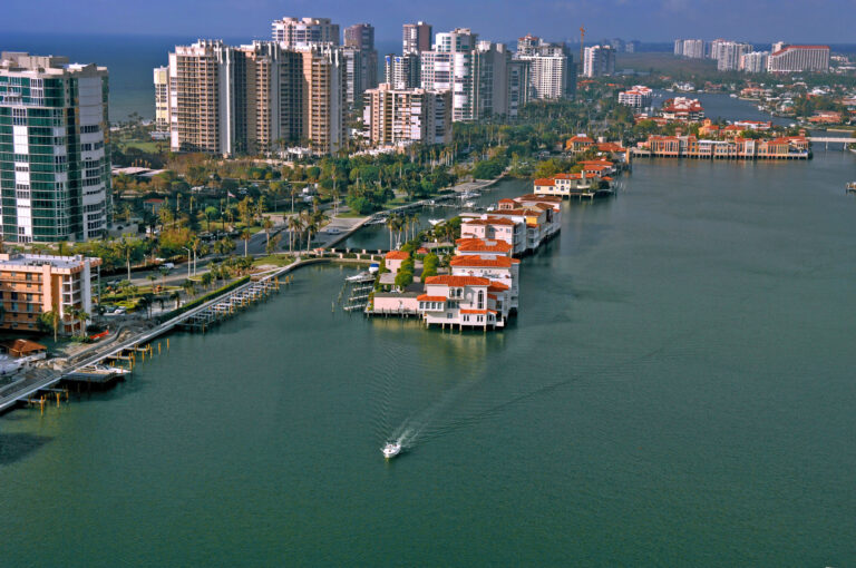 Immobilienangebote Park Shore Naples, Häuser, Luxusvillen & Wohnungen