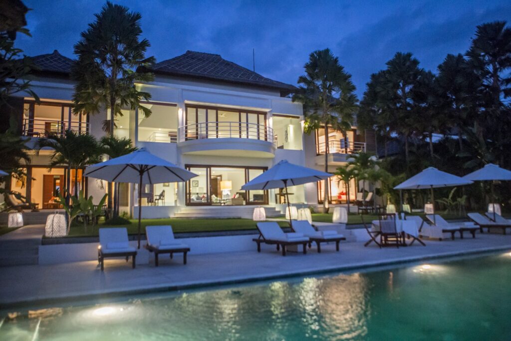 Exklusive Einfamilienhäuser, Wohnungen, Immobilien Naples Bath and Tennis Club kaufen und verkaufen