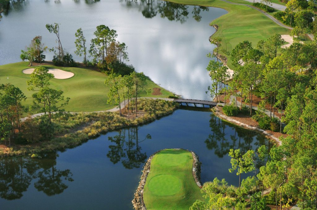 Immobilien Audubon Naples kaufen: Audubon ist ein privater und geschlossener Golf & Country Club westlich der US 41, nur wenige Minuten von den weißen Sandstränden des Golfs von Mexiko entfernt.