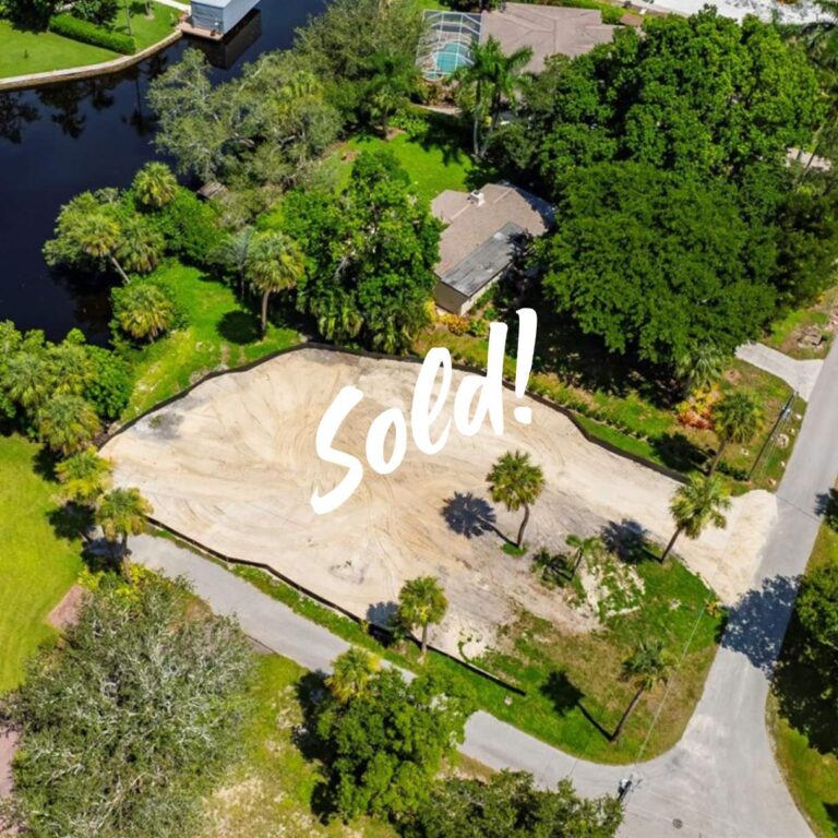 Baugrundstueck in Bonita Springs am Kanal mit Zugang zum Golf von Mexiko zu verkaufen.