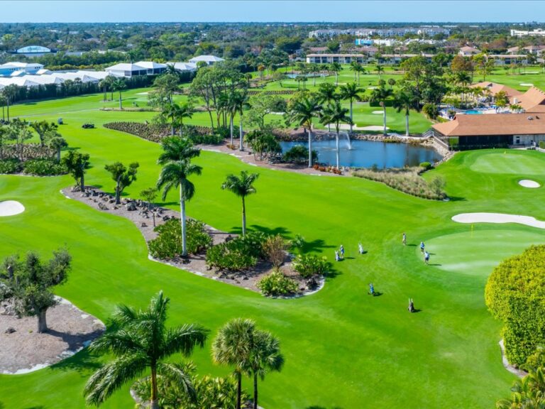 Wunderschöne Villa im Glades Golf und Country Club mit Südwestausrichtung und Seeblick
